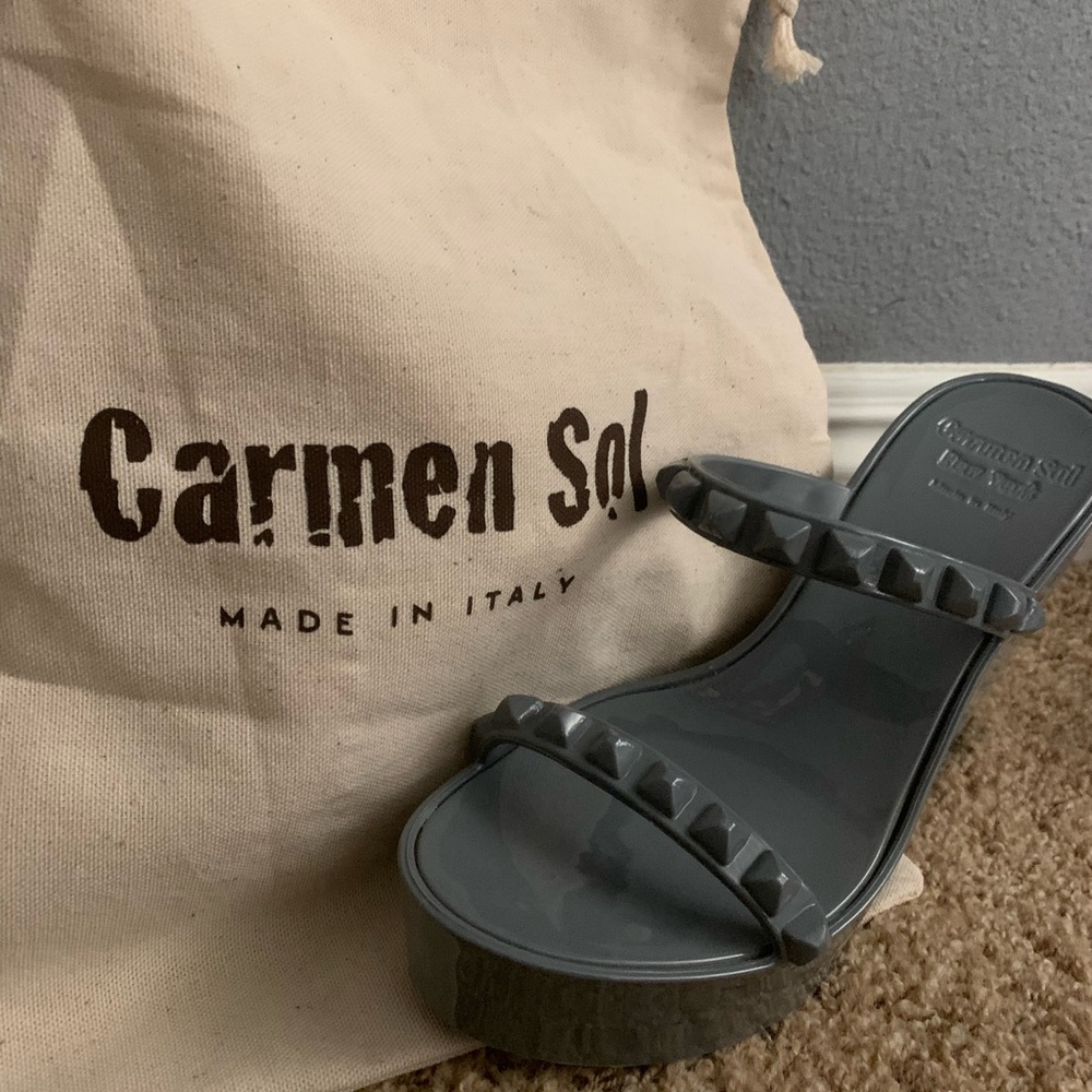 Carmen Sol, made in Italy, gray wedge, size 9 NWT
